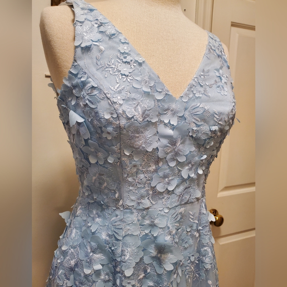 Jules & Cleo Ice Blue fully lined Ball Gown size 4